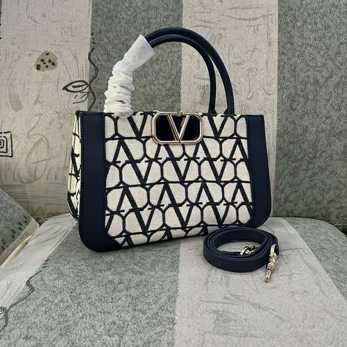 Picture of Valentino Lady Handbags _SKUfw148123848fw